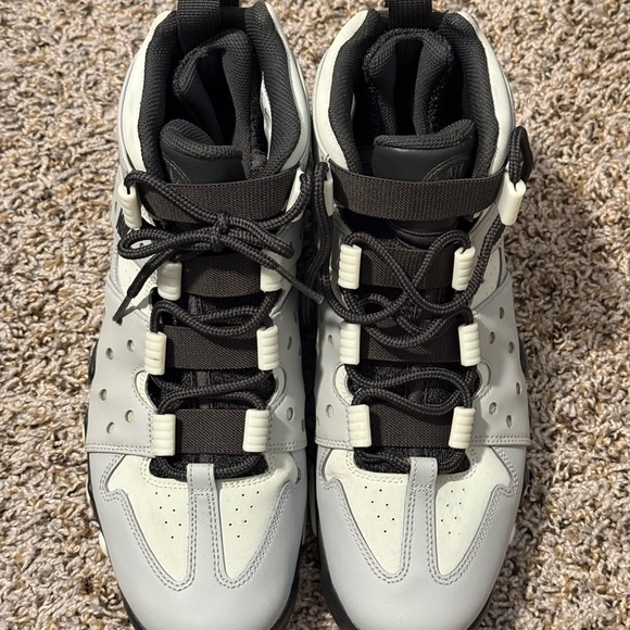 Nike Men’s Black and Gray Shoes - Picture 3 of 10